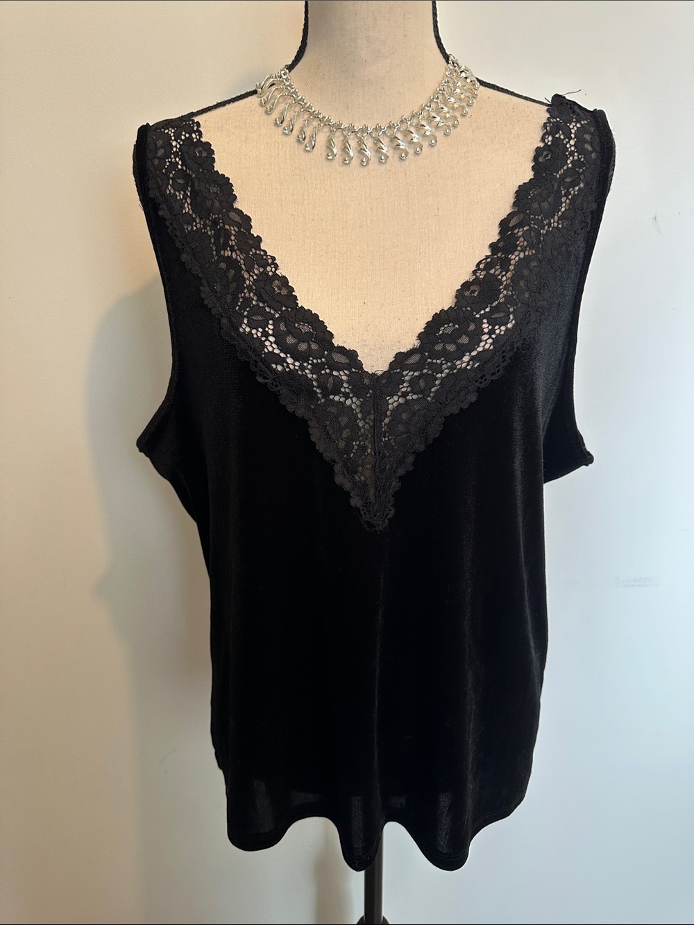 Linea Donatella Black Velvet and Lace Camisole Top XL Vintage Romantic